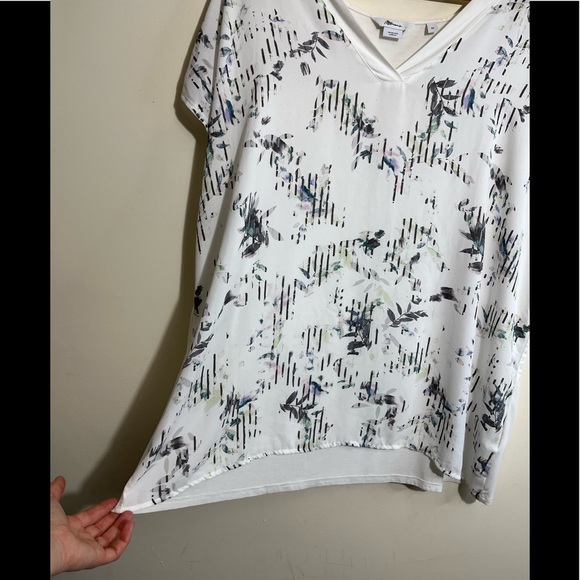 Reitmans Size 3X Printed Top Blouse V-Neck - Picture 4 of 9